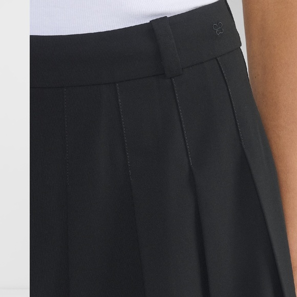 Aritzia Sunday best olive skirt - Picture 4 of 9